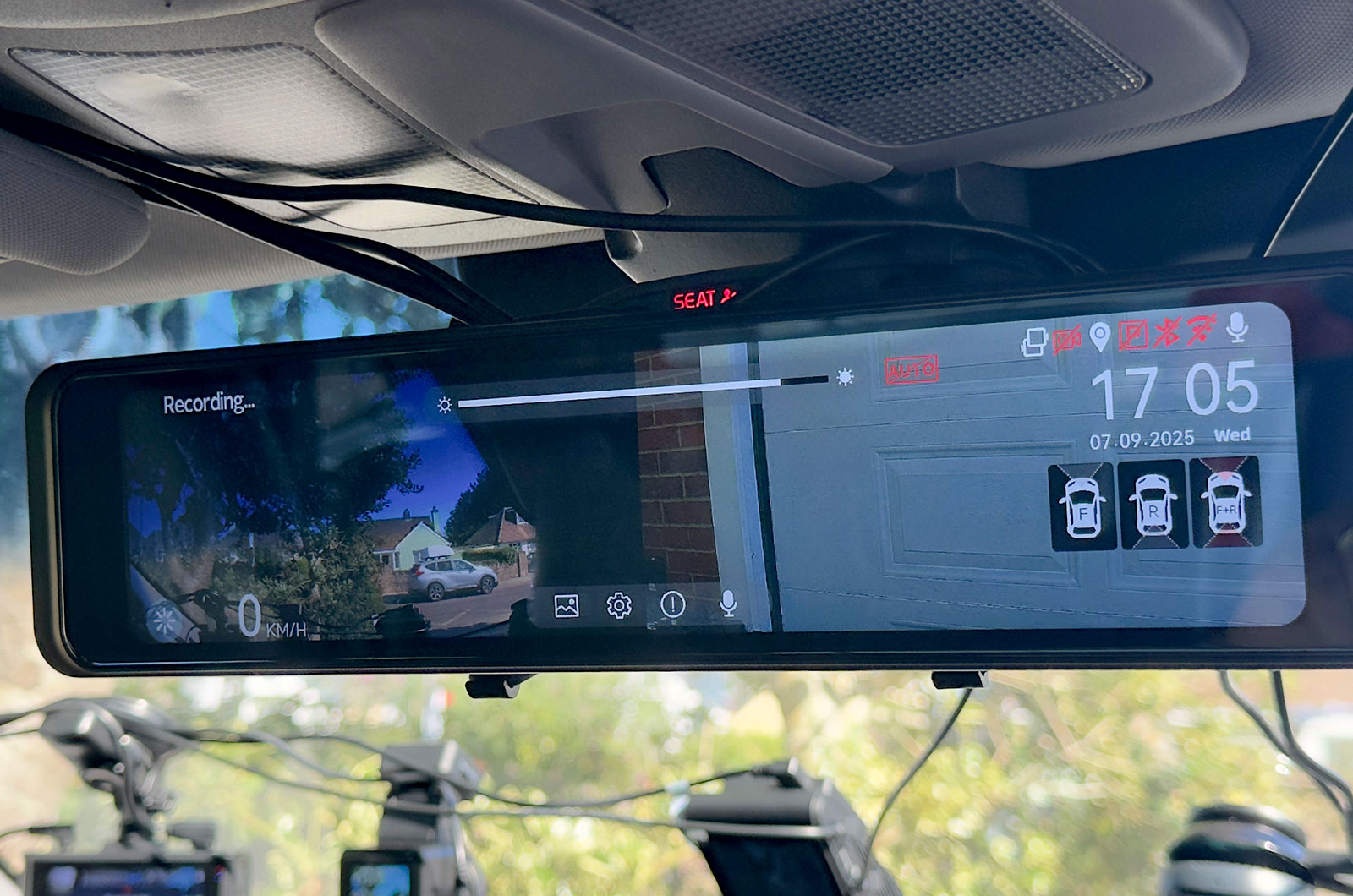 Best dash cams Miofive Mirror 1 in use