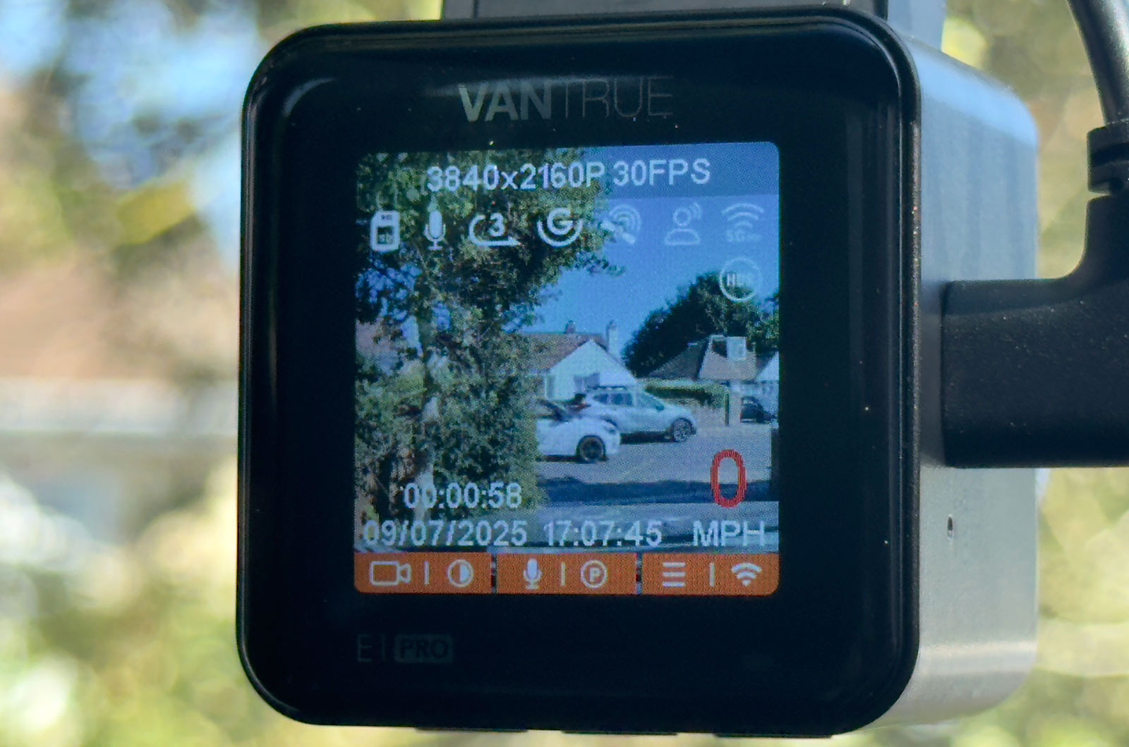 Best dash cams - Vantrue E1 Pro in use