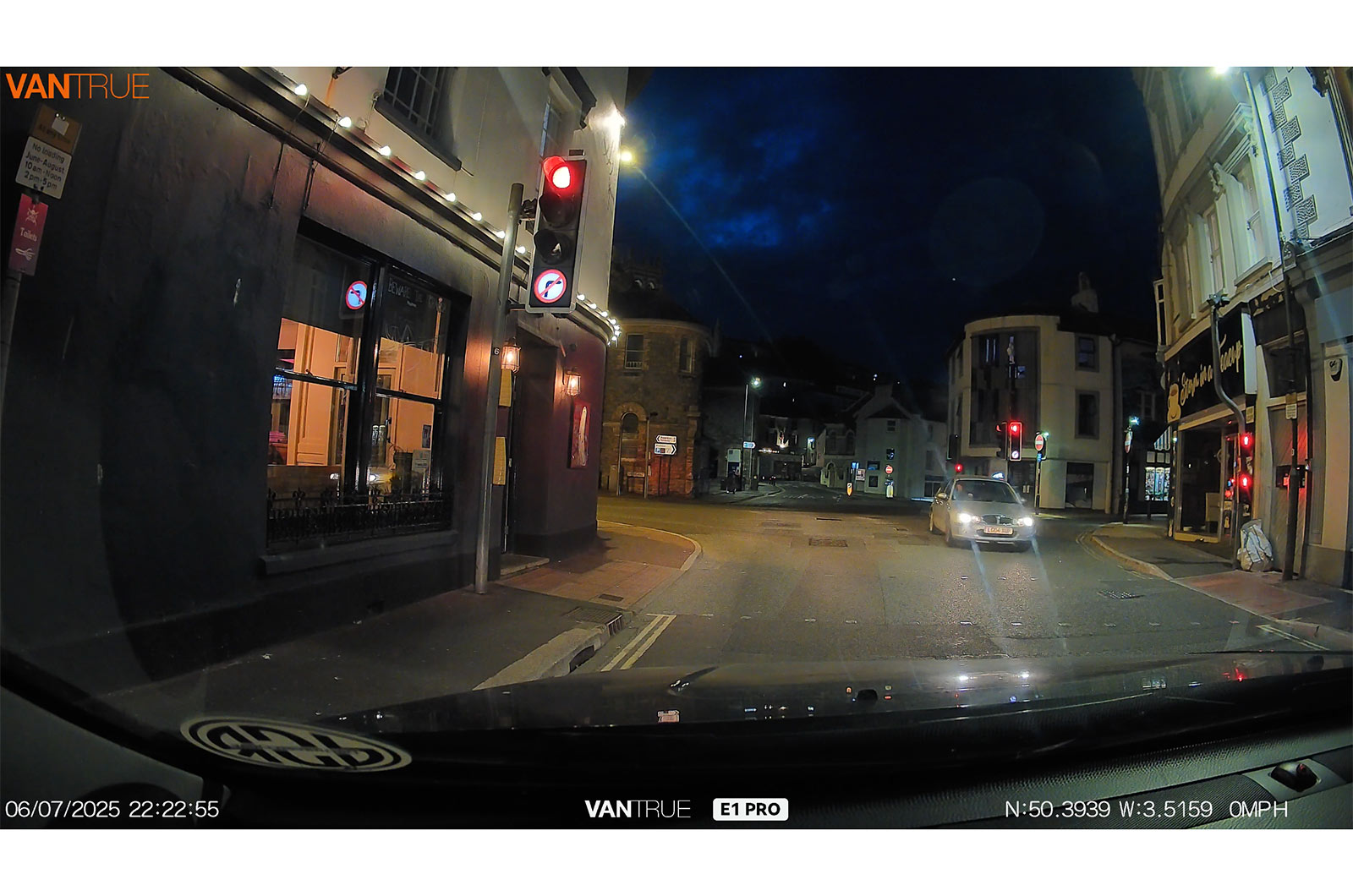 Best dash cams - Vantrue E1 Pro night footage