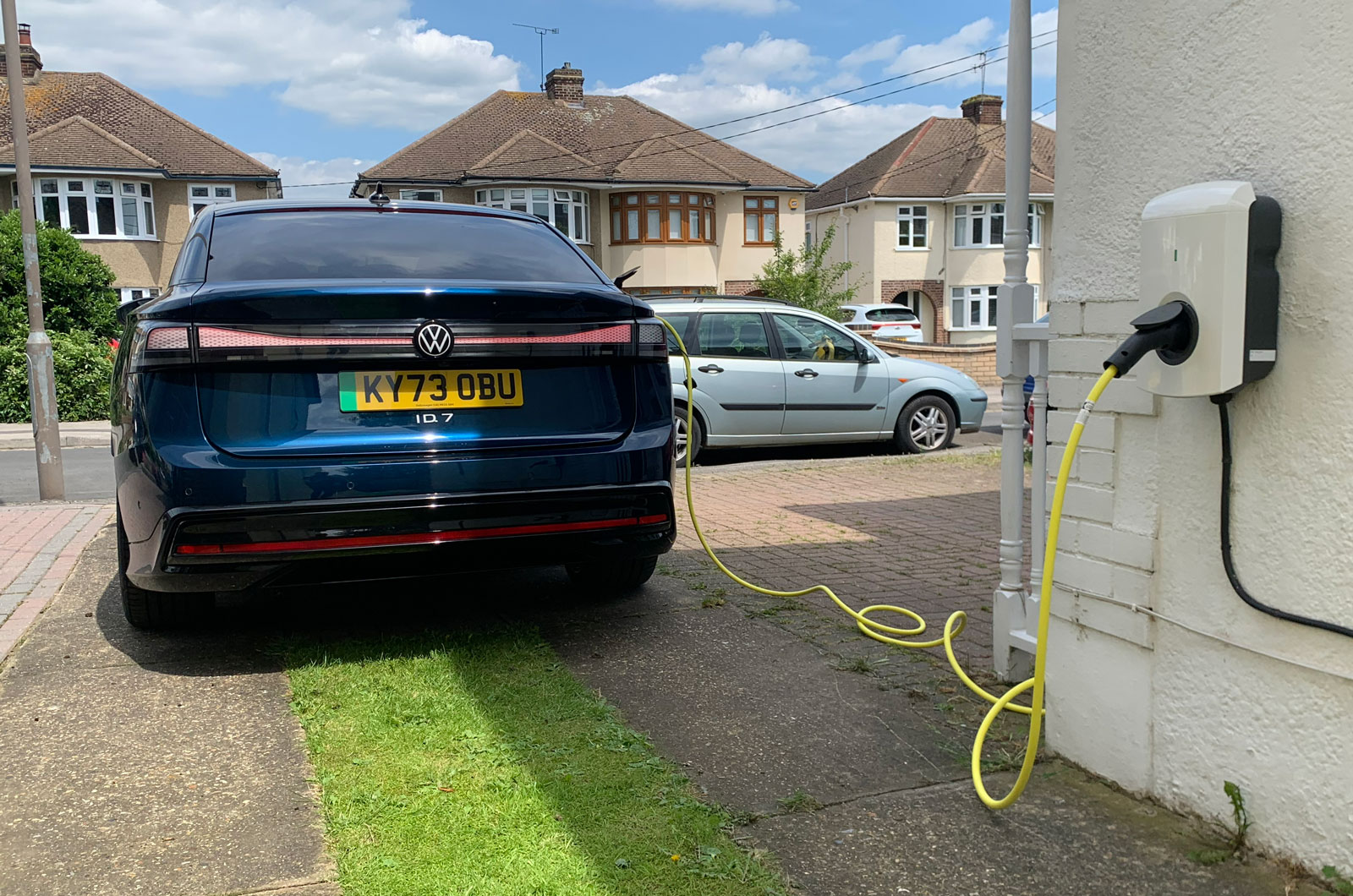 Best-home-EV-charging-tariffs-Alfen-charger-in-use