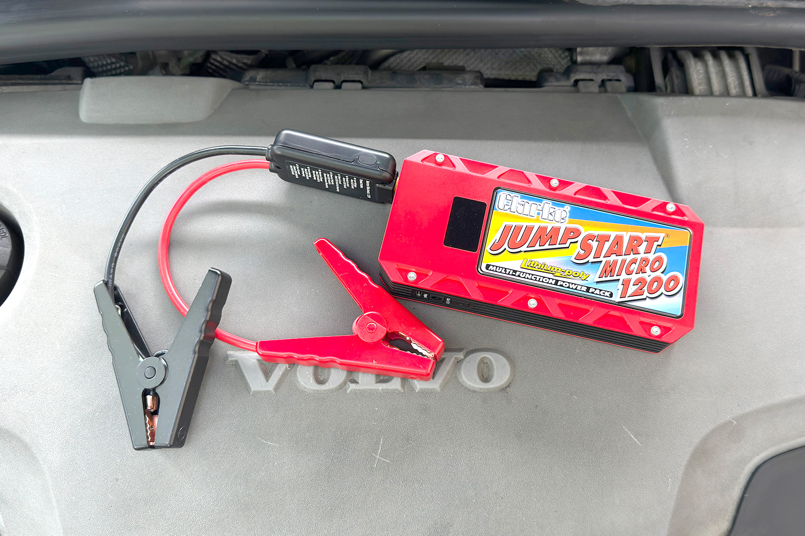 Best jump starters Clarke JSM1200 in operation