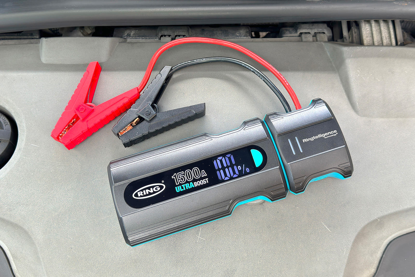 Best jump starters Ring UltraBoost 1500 in operation