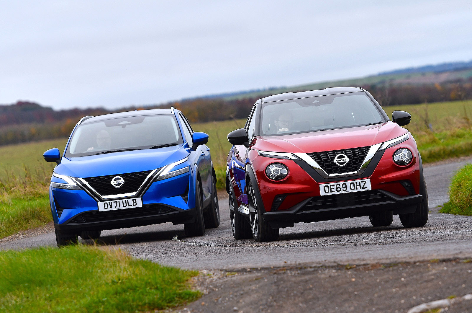 Blue and red Nissan Qashqai cars