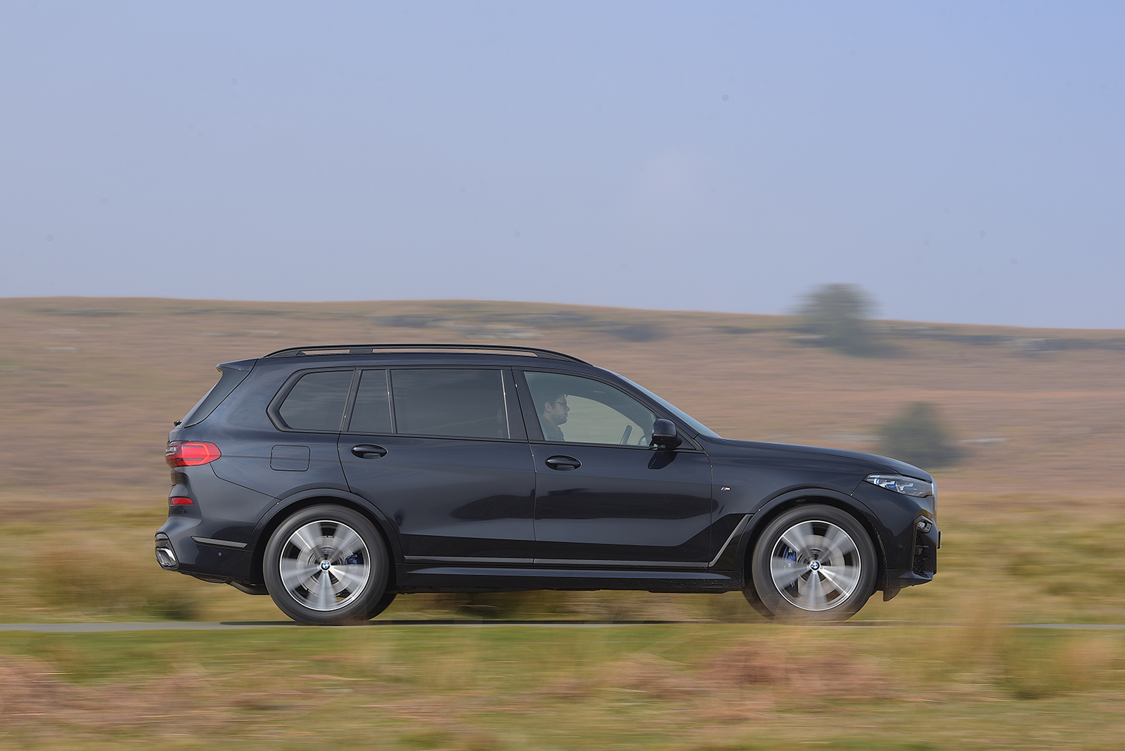 Used BMW X7 2019-present panning shot