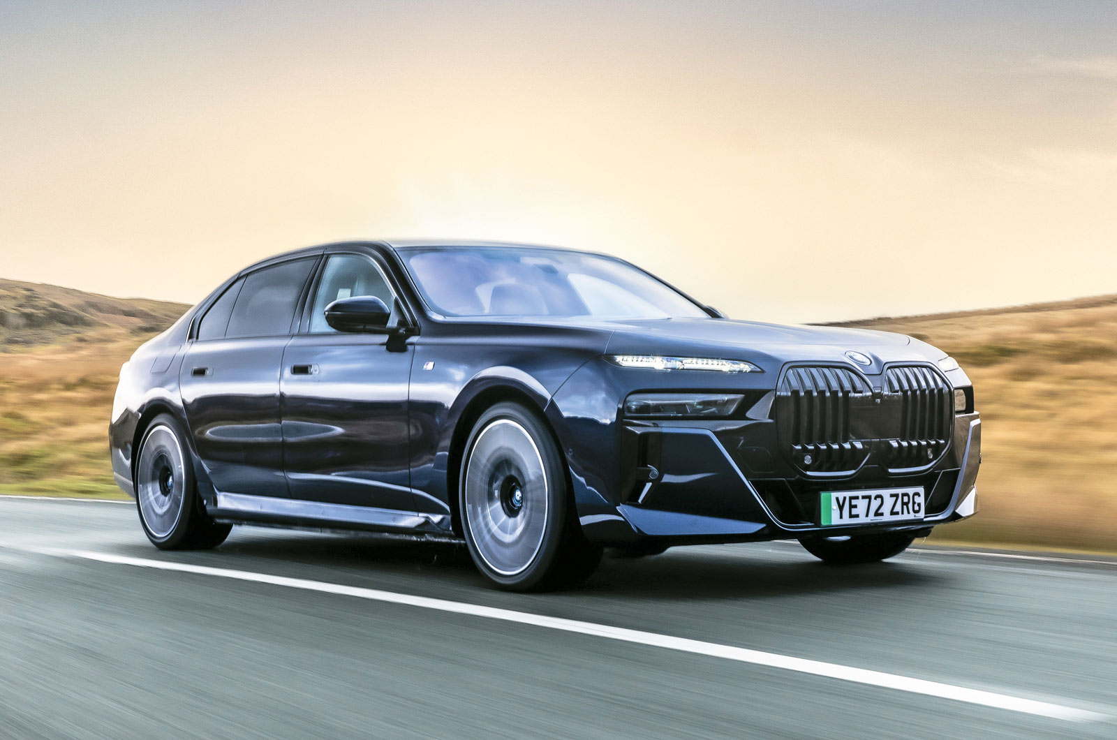 BMW i7 front driving