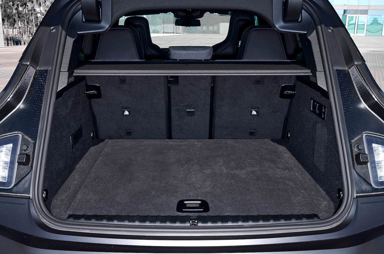 BMW iX boot