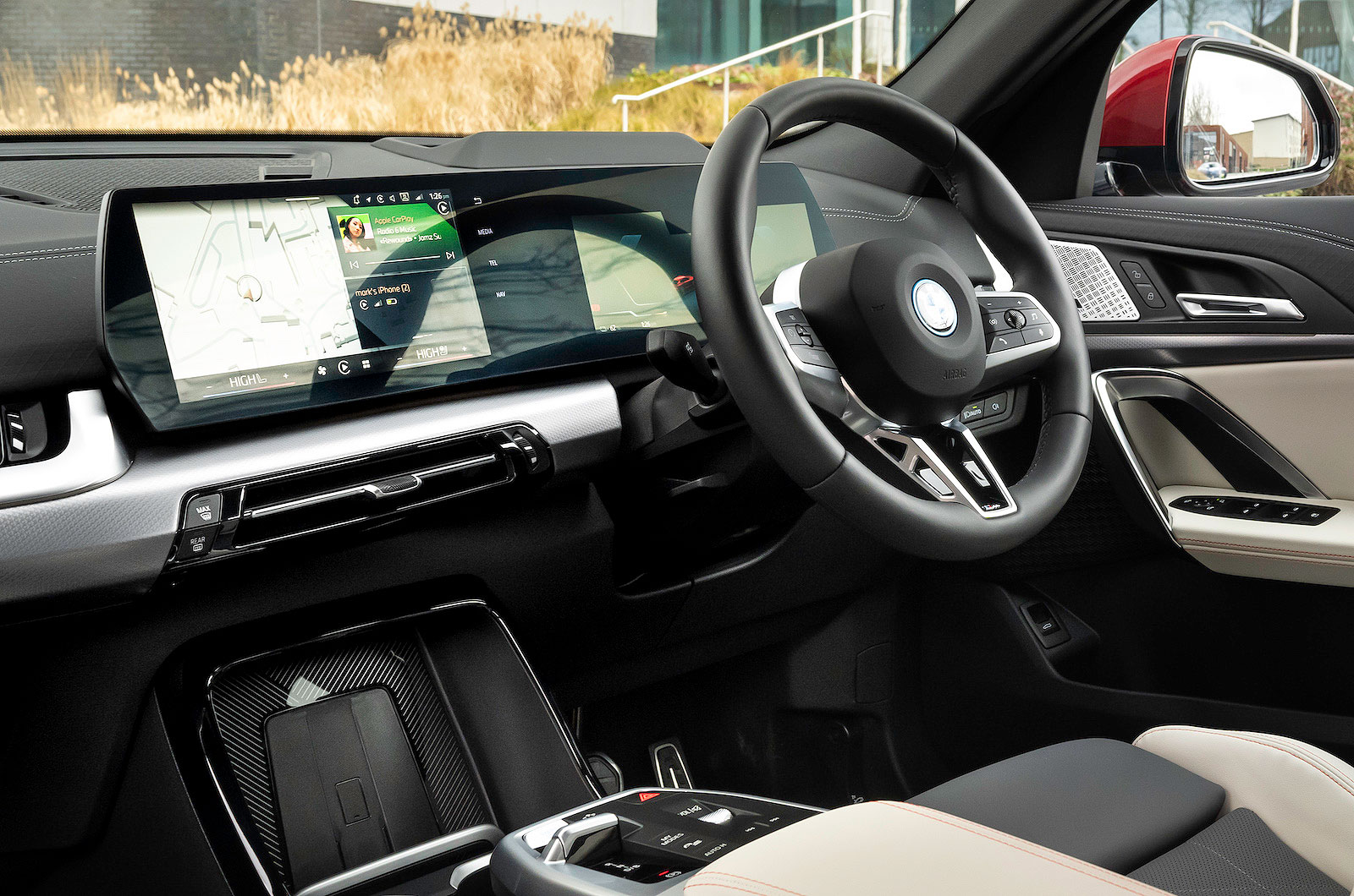 BMW iX2 screens and steering wheel
