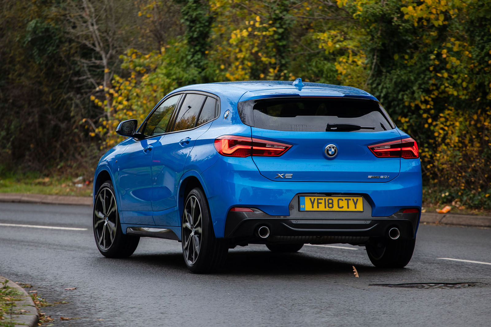 BMW X2 2019 right rear tracking shot