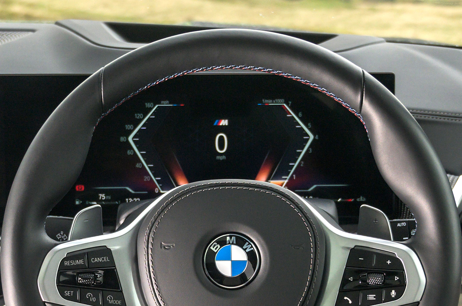 BMW X7 driver display