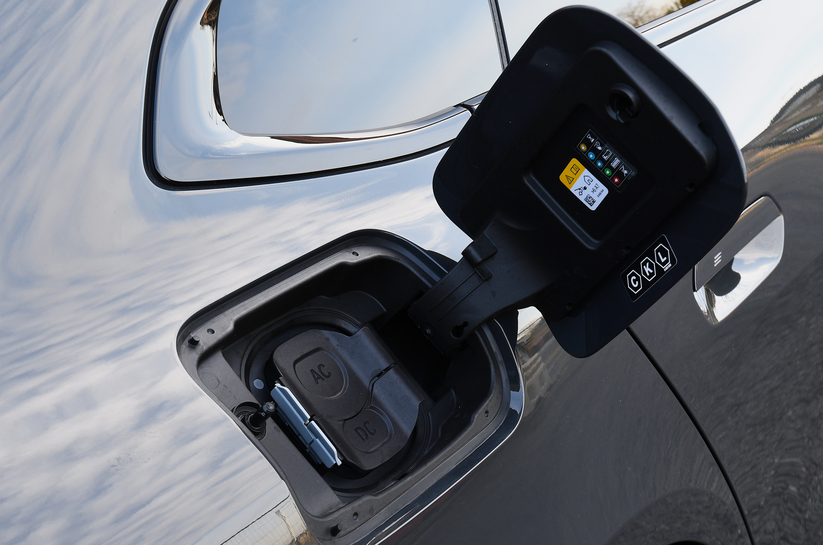 BMW i4 charging port