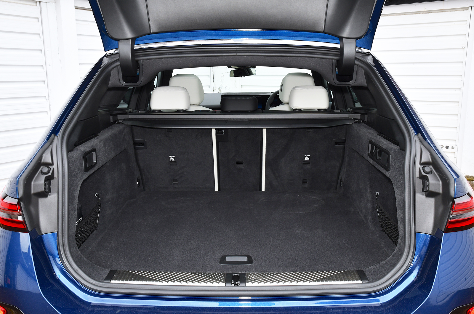BMW i5 Touring boot