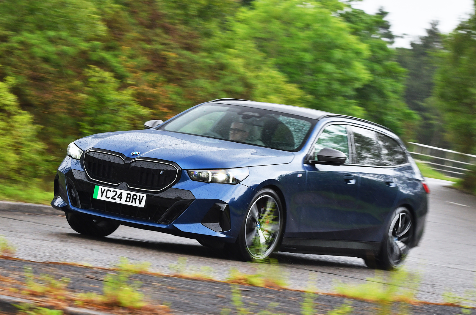 BMW i5 Touring front driving