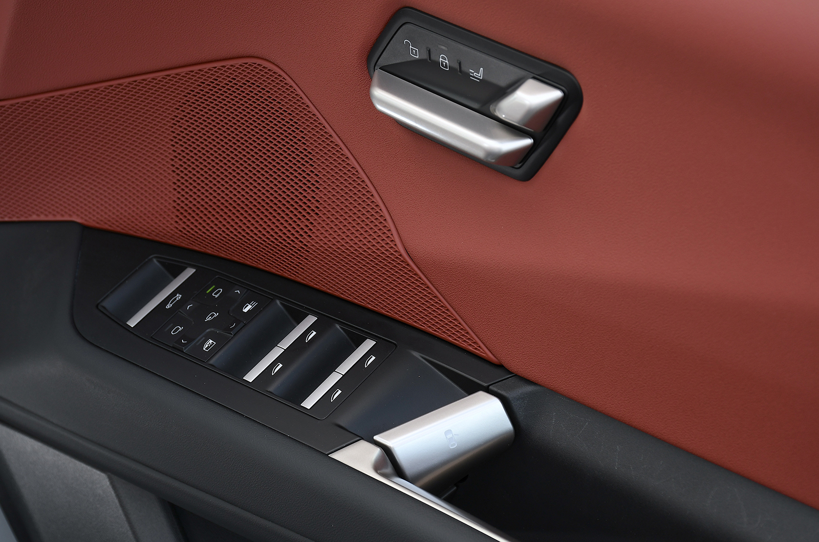 BMW iX3 door buttons
