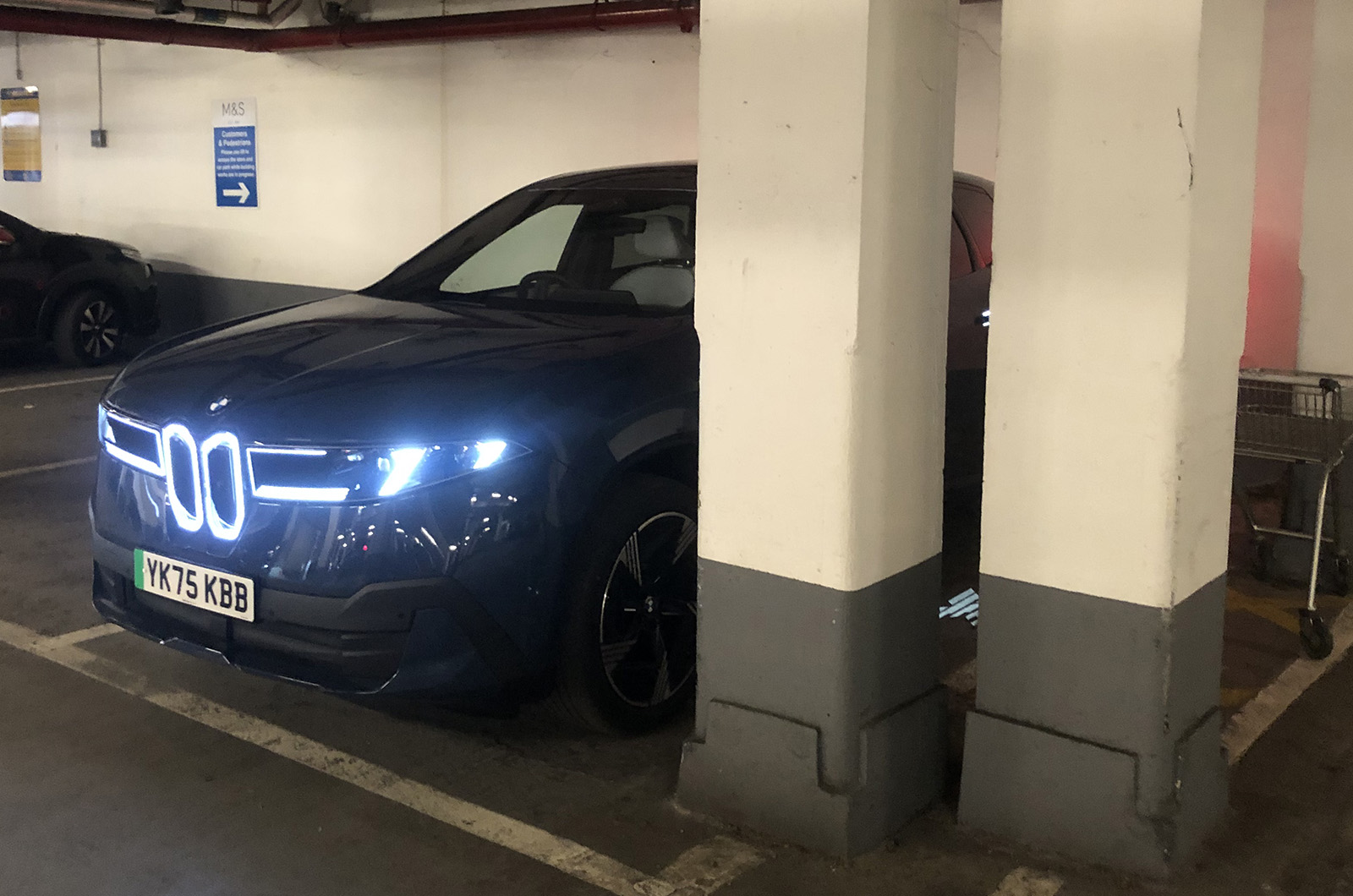 BMW iX3 Iconic Glow grille