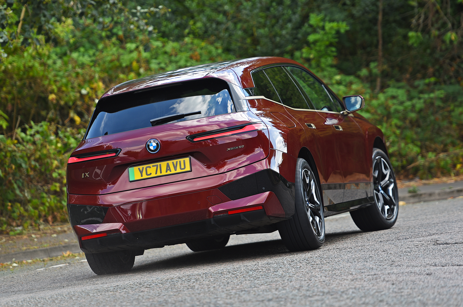 Used BMW iX 2021-present rear cornering