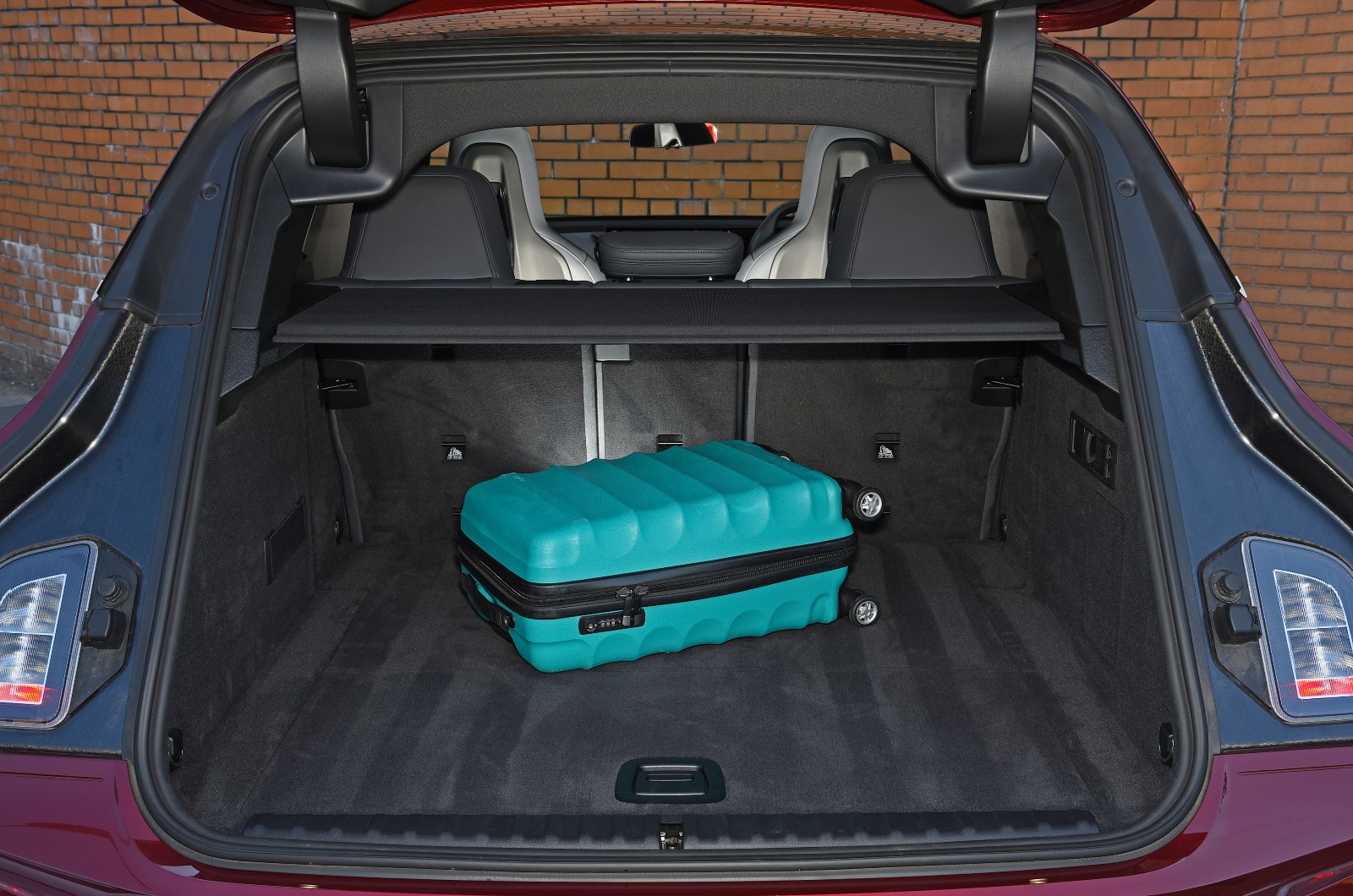 Used BMW iX 2021-present boot space