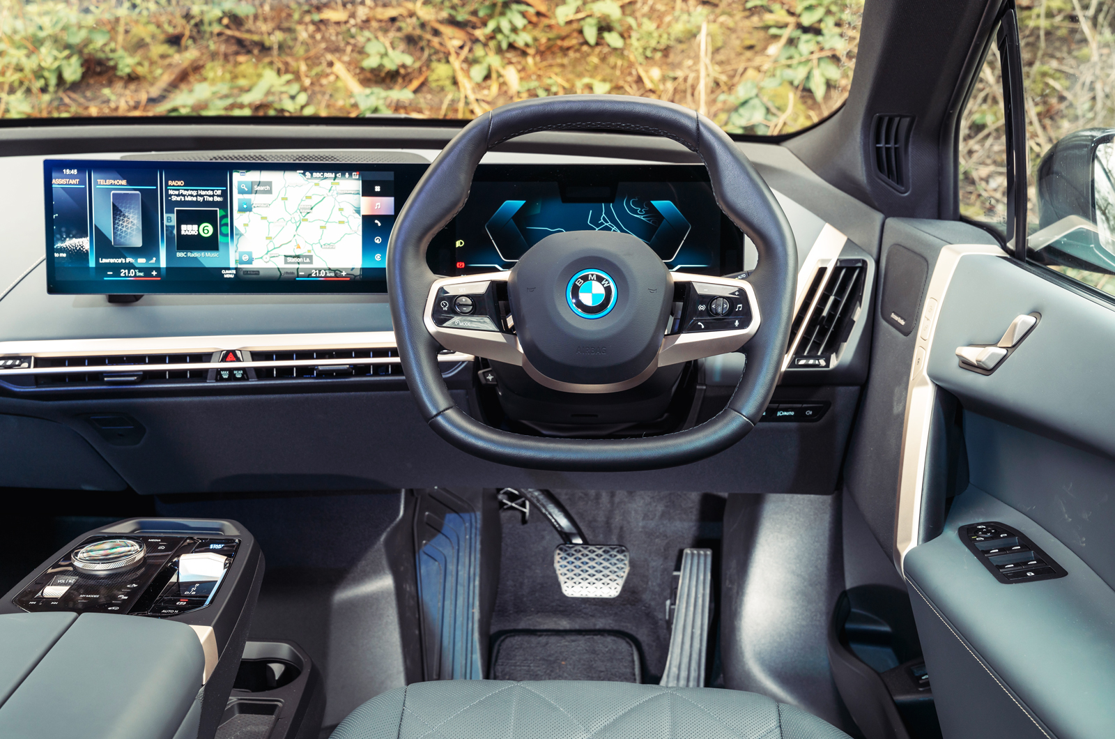 Used BMW iX 2021-present dashboard