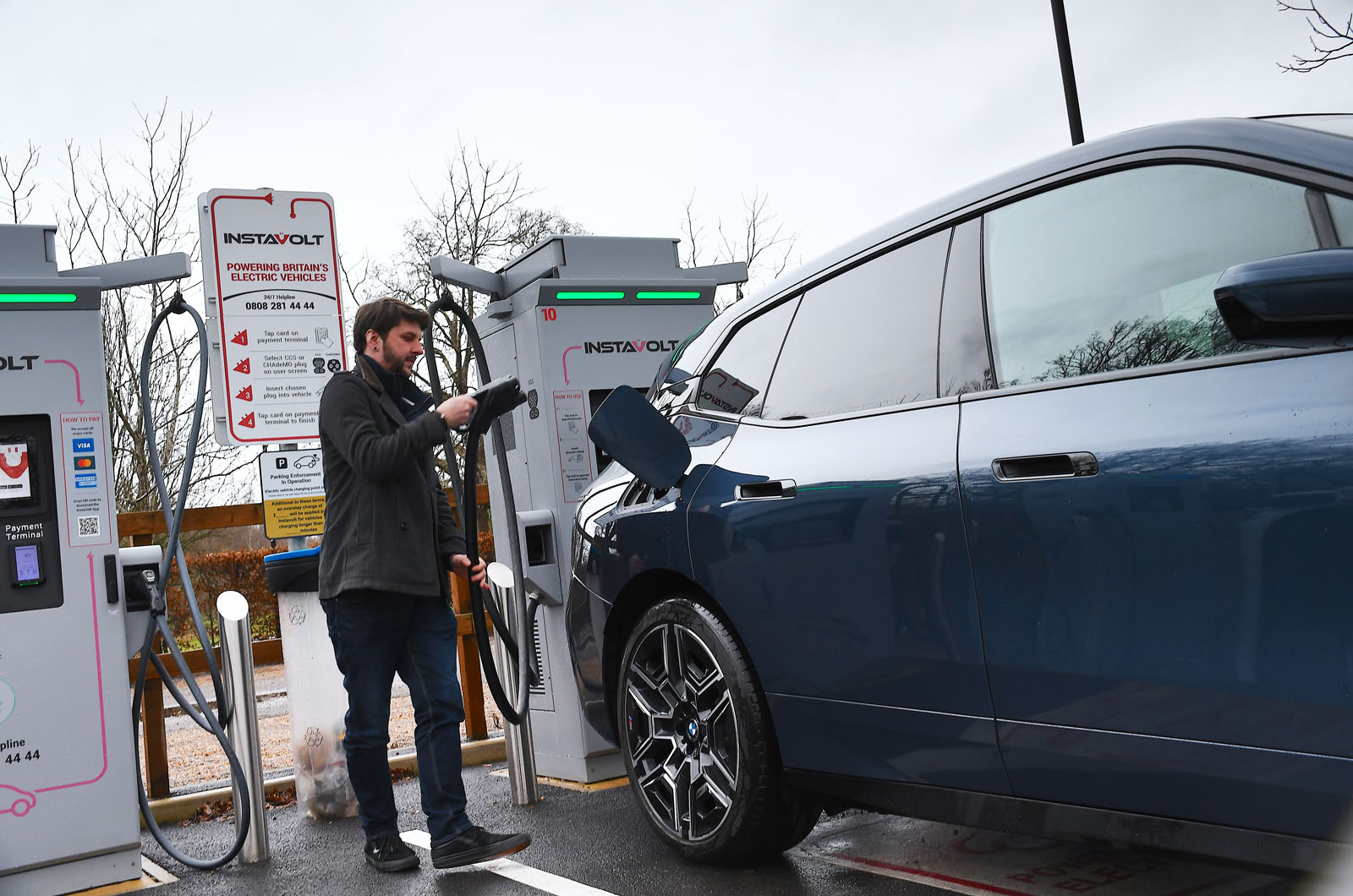 BMW iX LT - plugging in