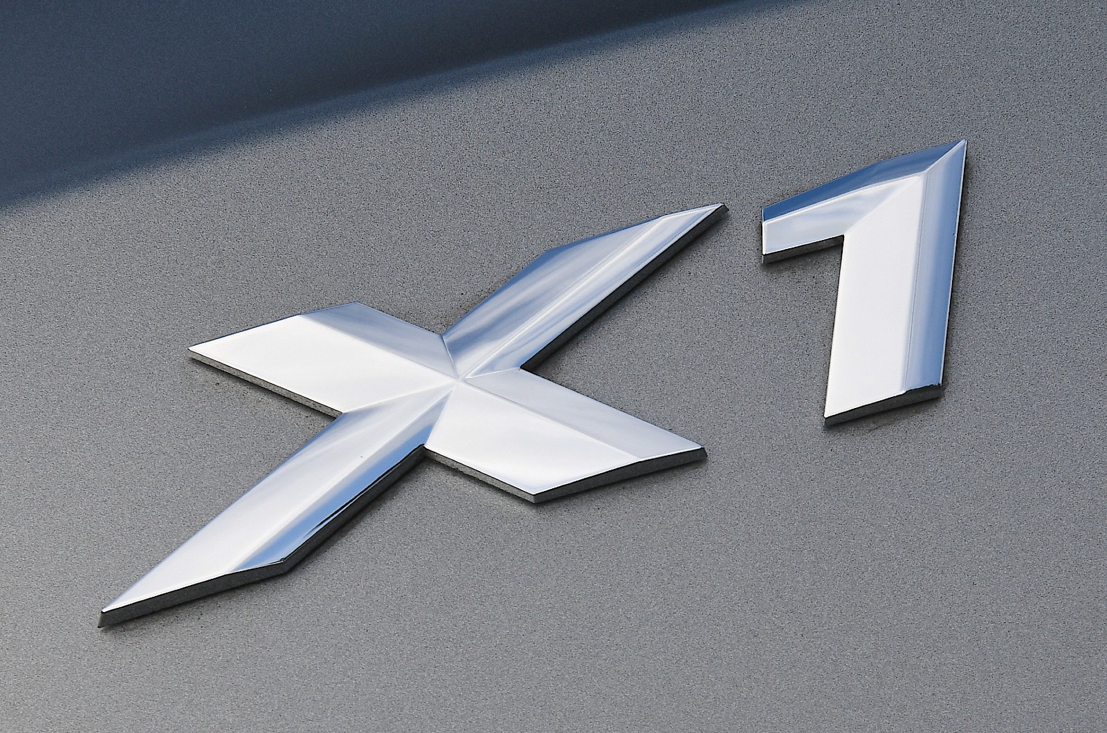 New BMW X1 badge