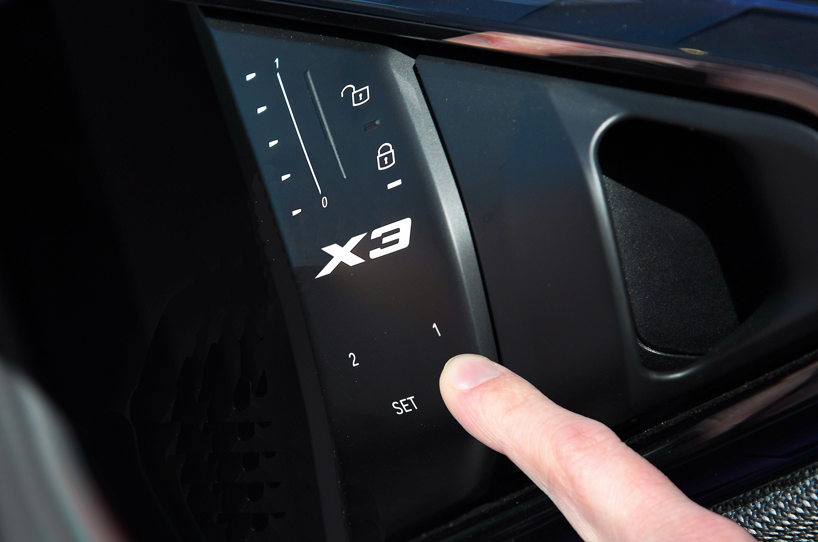 BMW X3 LT memory seat controls