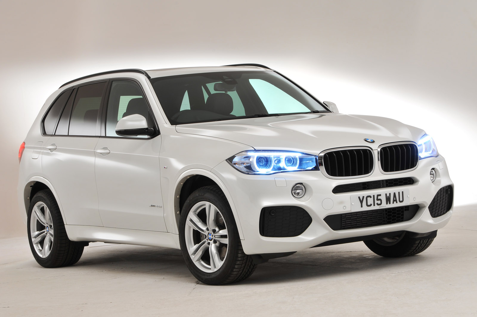 BMW X5 2015 front studio