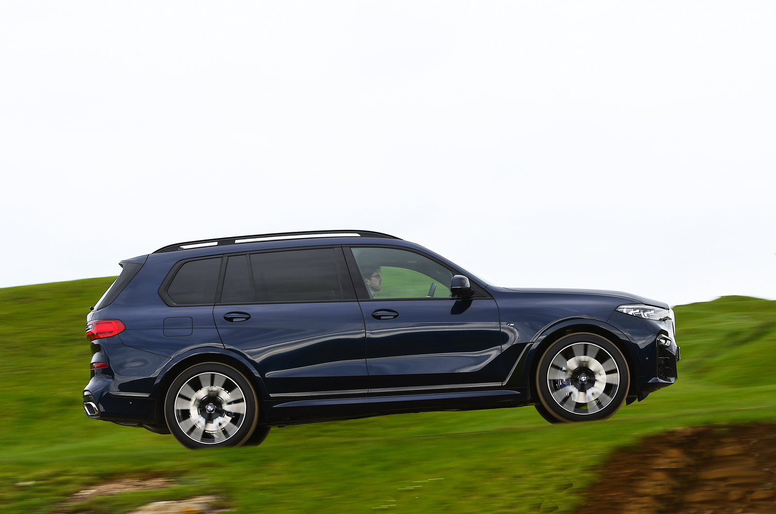 BMW X7 2021 side