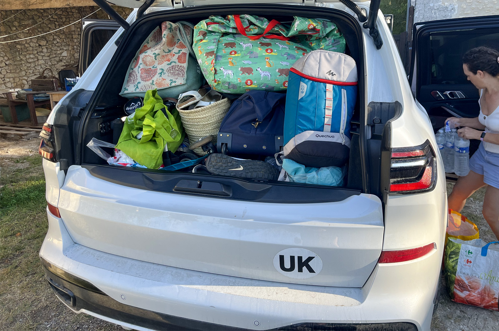 BMW X7 boot full