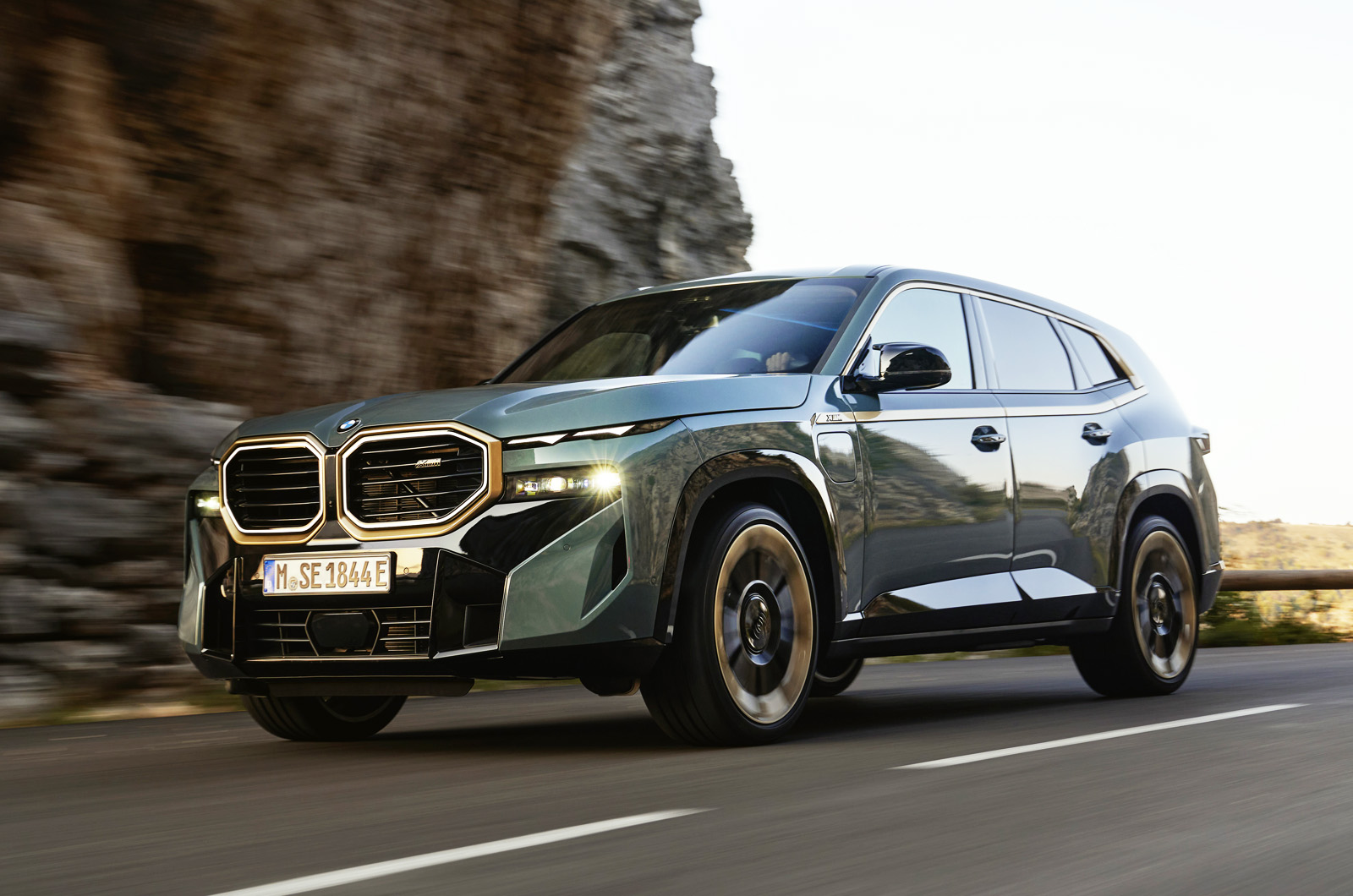BMW XM 2023 front