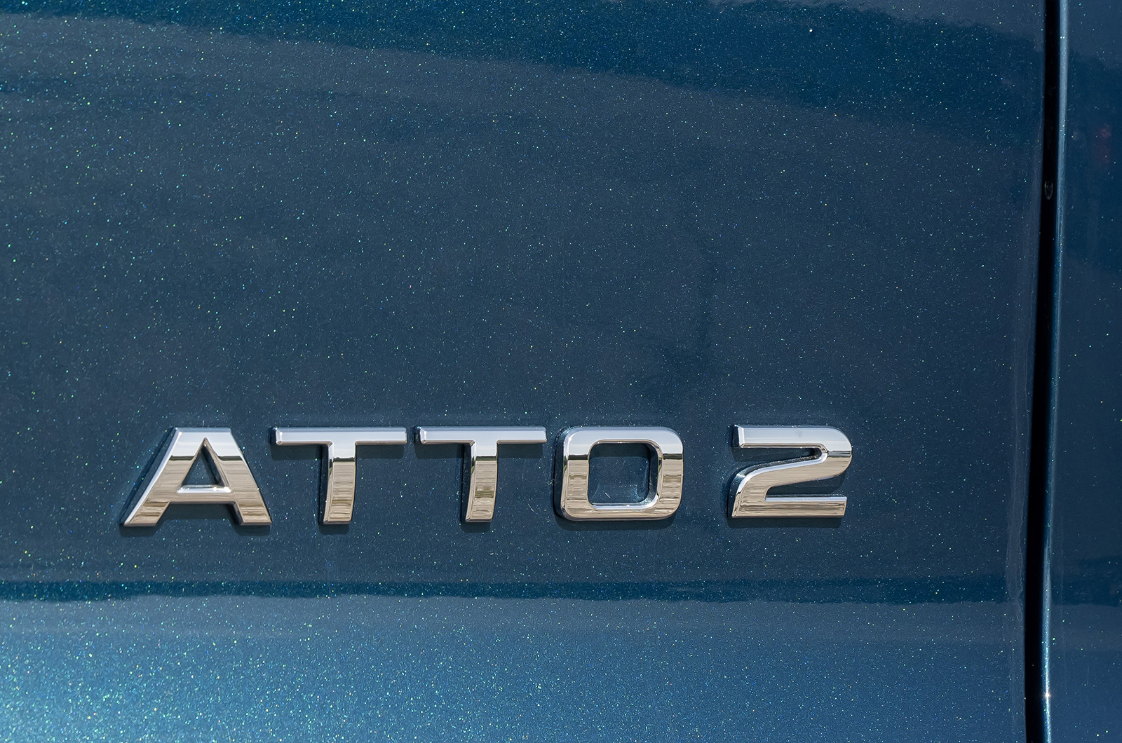 BYD Atto 2 DM-i badge detail