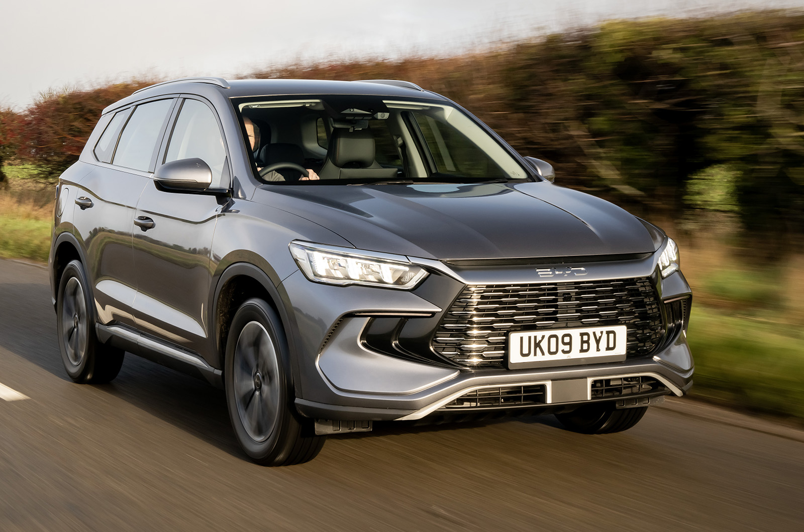 BYD Sealion 5 driving front right