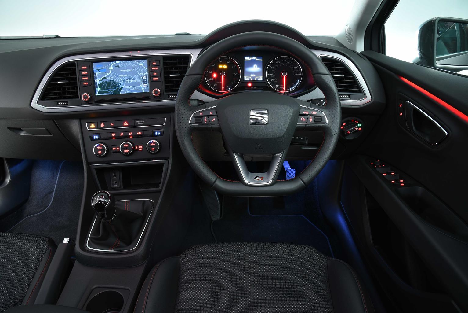 Ford Focus Black Edition vs Seat Leon FR