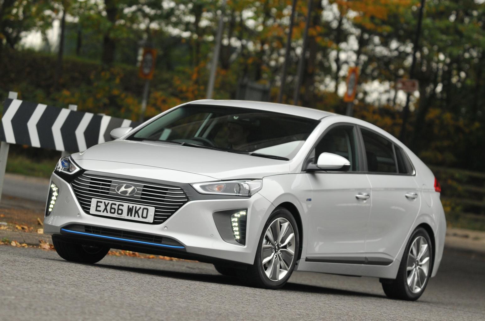 New Hyundai Ioniq vs Toyota Prius