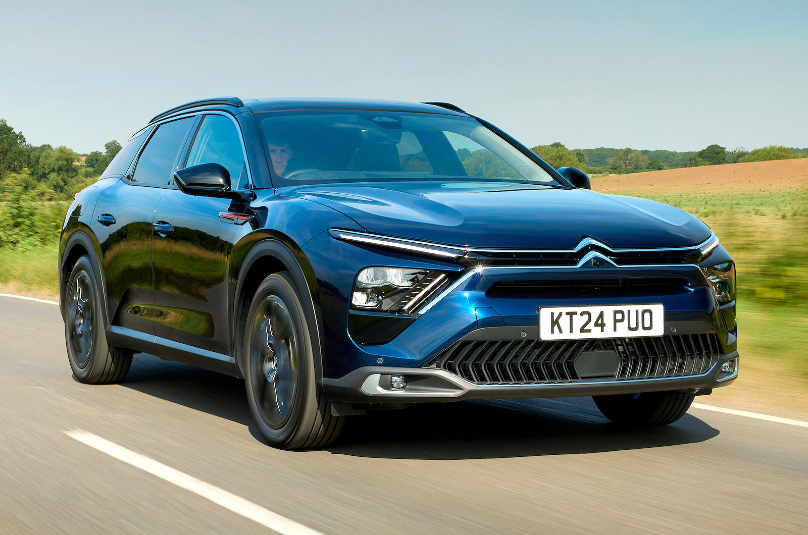 Citroën C5 X front right driving