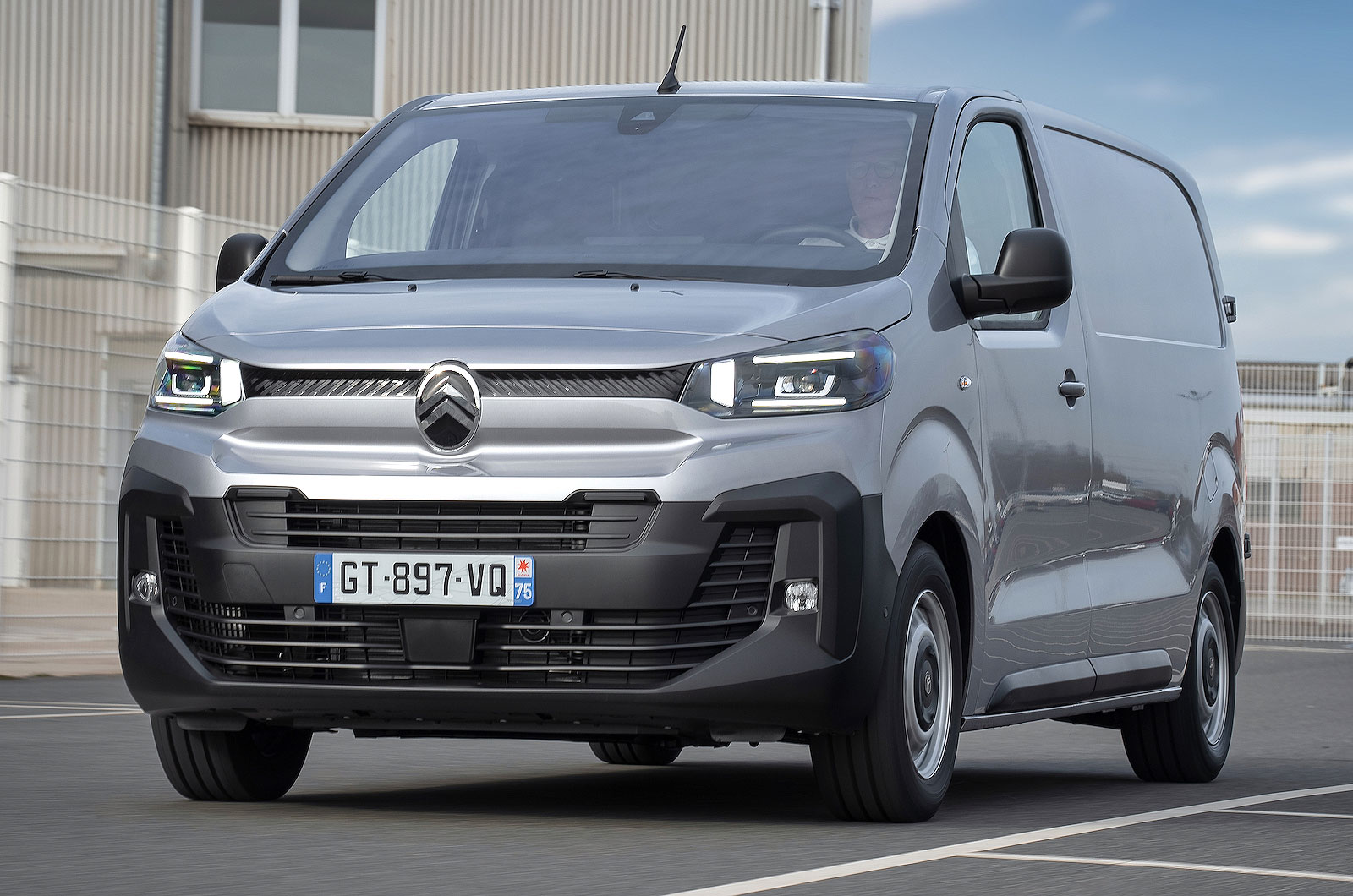 Citroën Dispatch front left driving