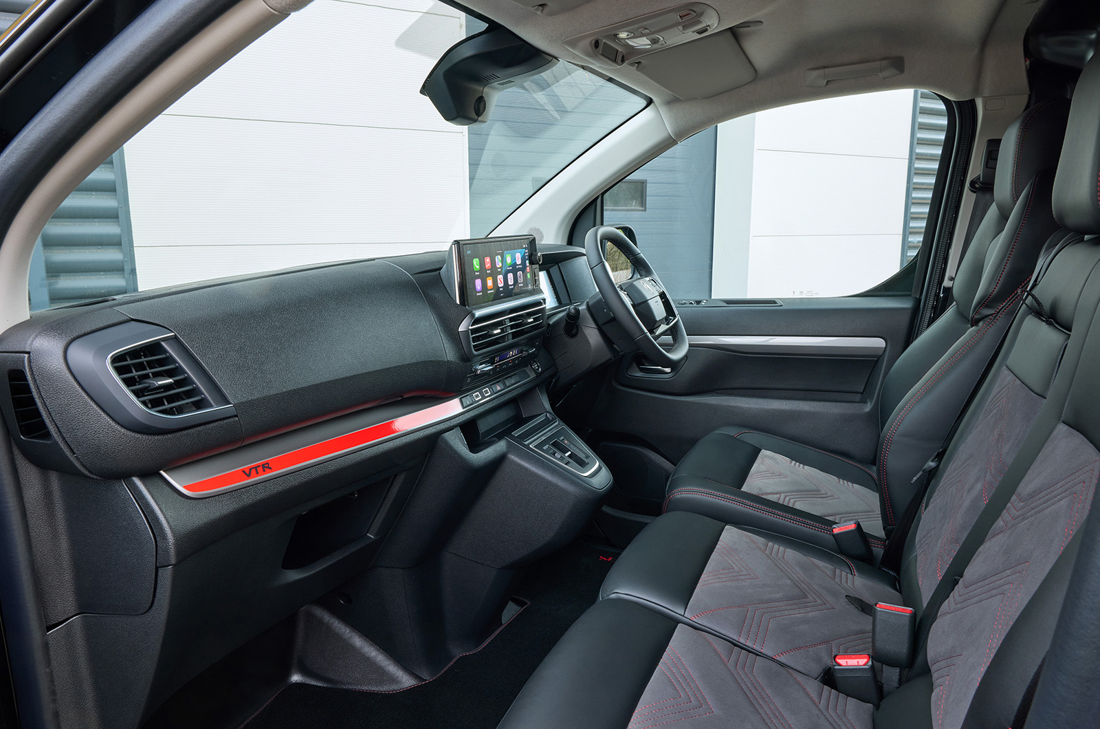 Citroën Dispatch VTR interior