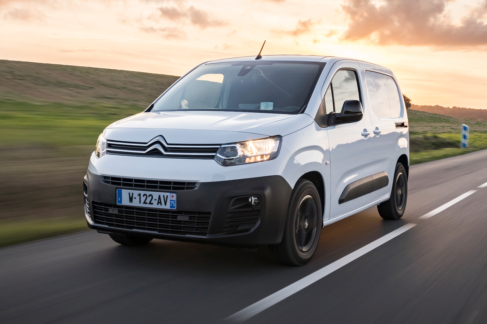 Citroen e-berlingo tracking shot