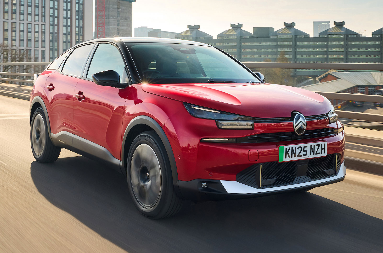 Citroën ë-C4 front right driving