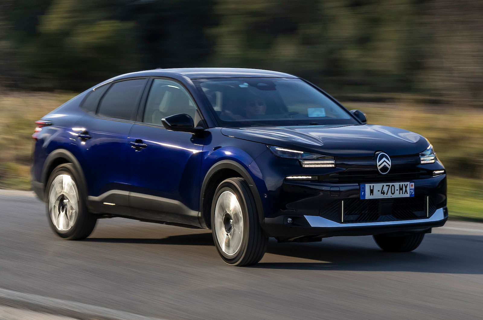 Citroën ë-C4 X front right driving