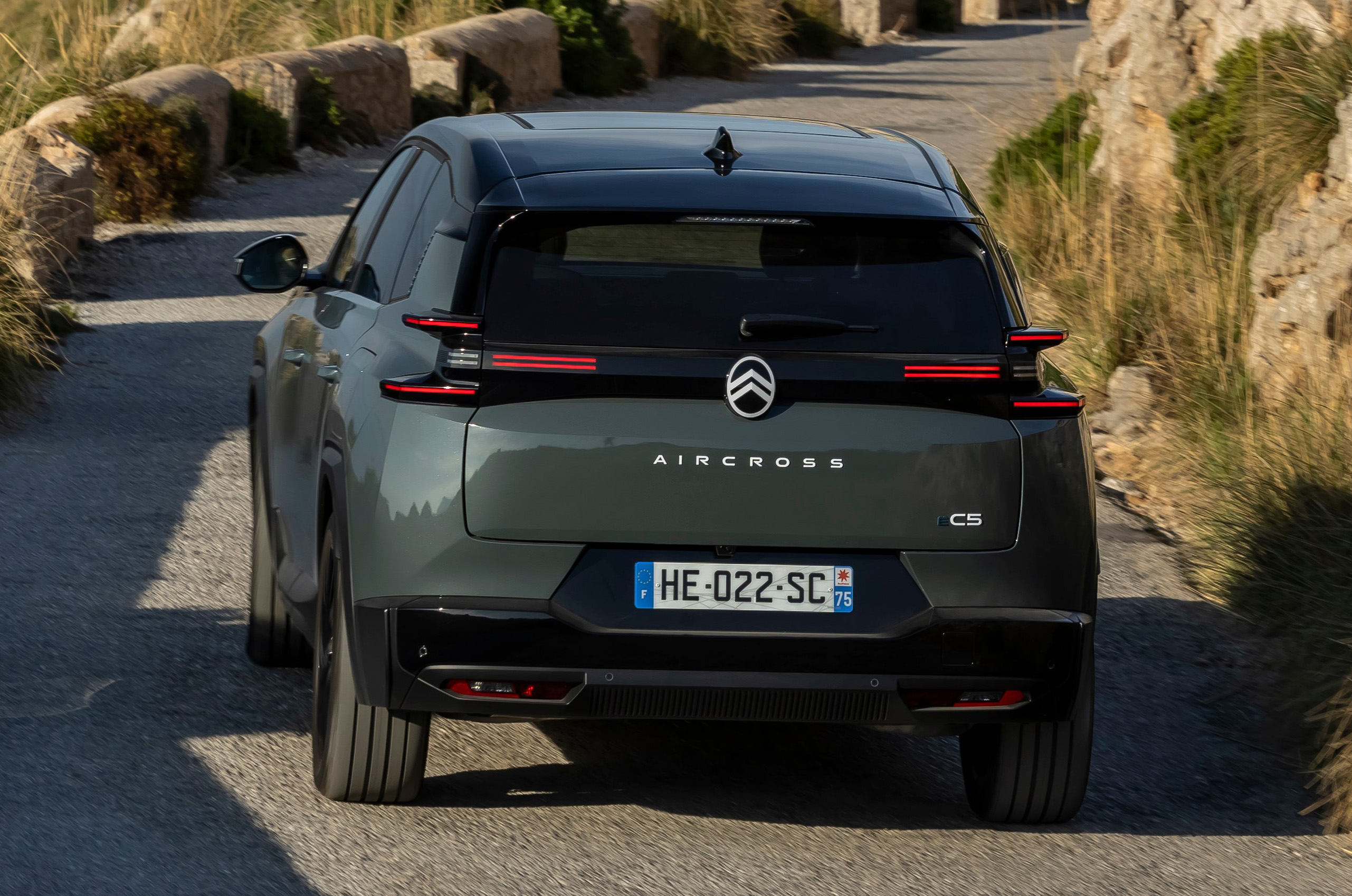 Citroën ë-C5 Aircross Long Range rear driving