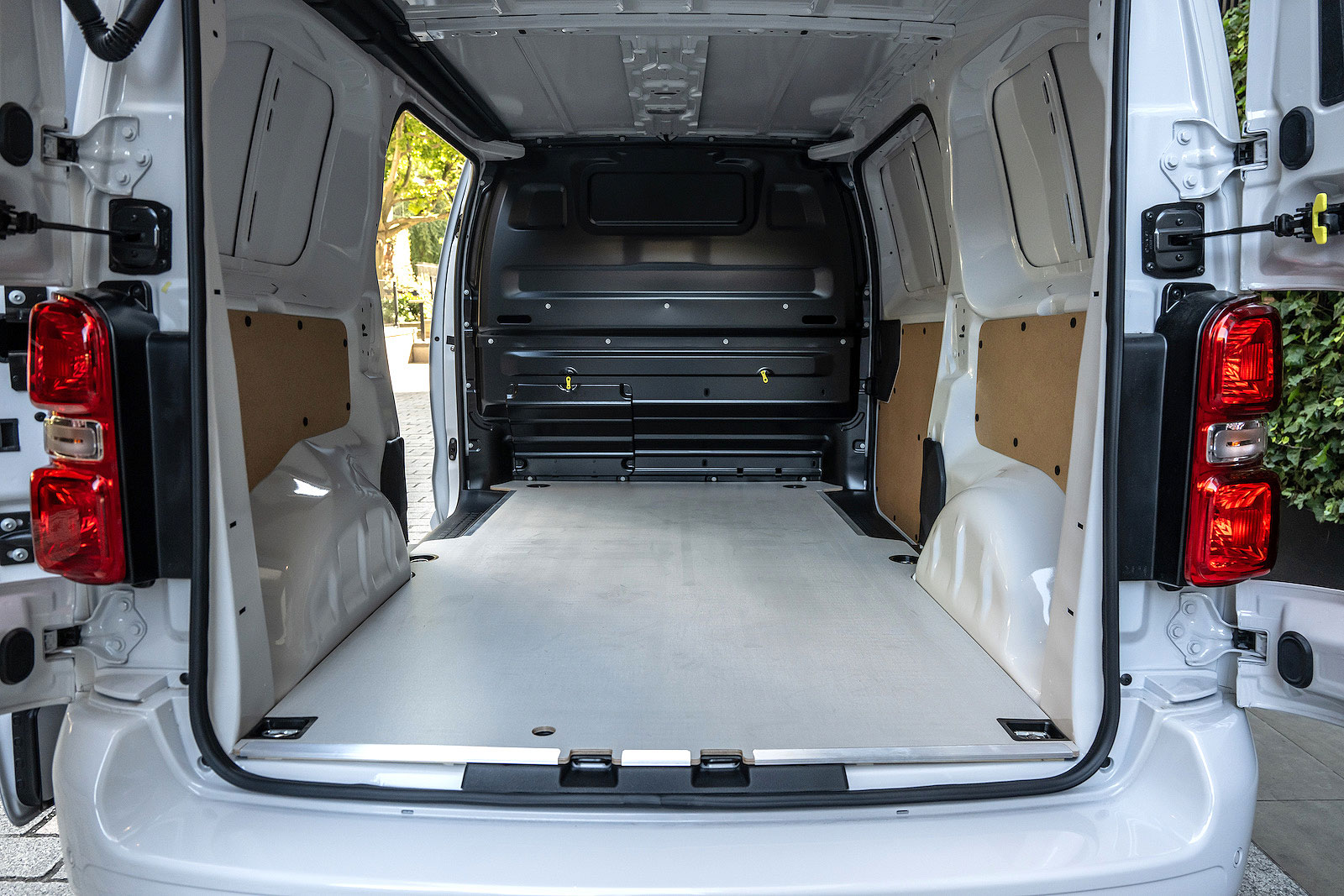 Citroën ë-Dispatch load bay
