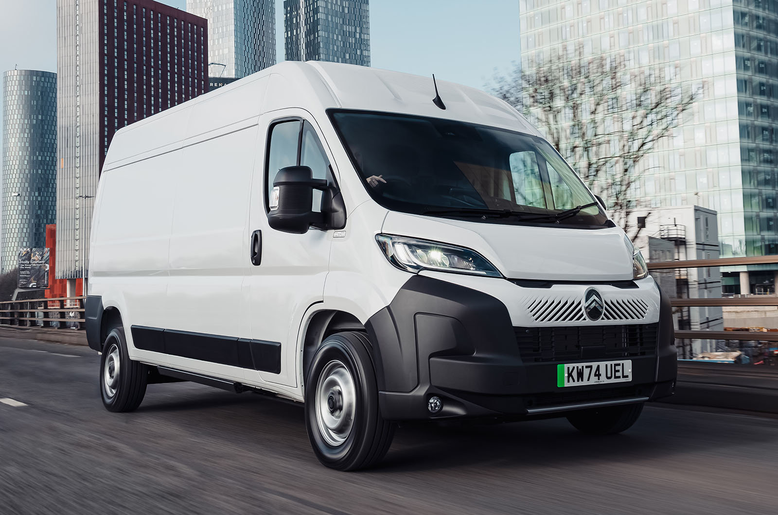 Citroën ë-Relay driving