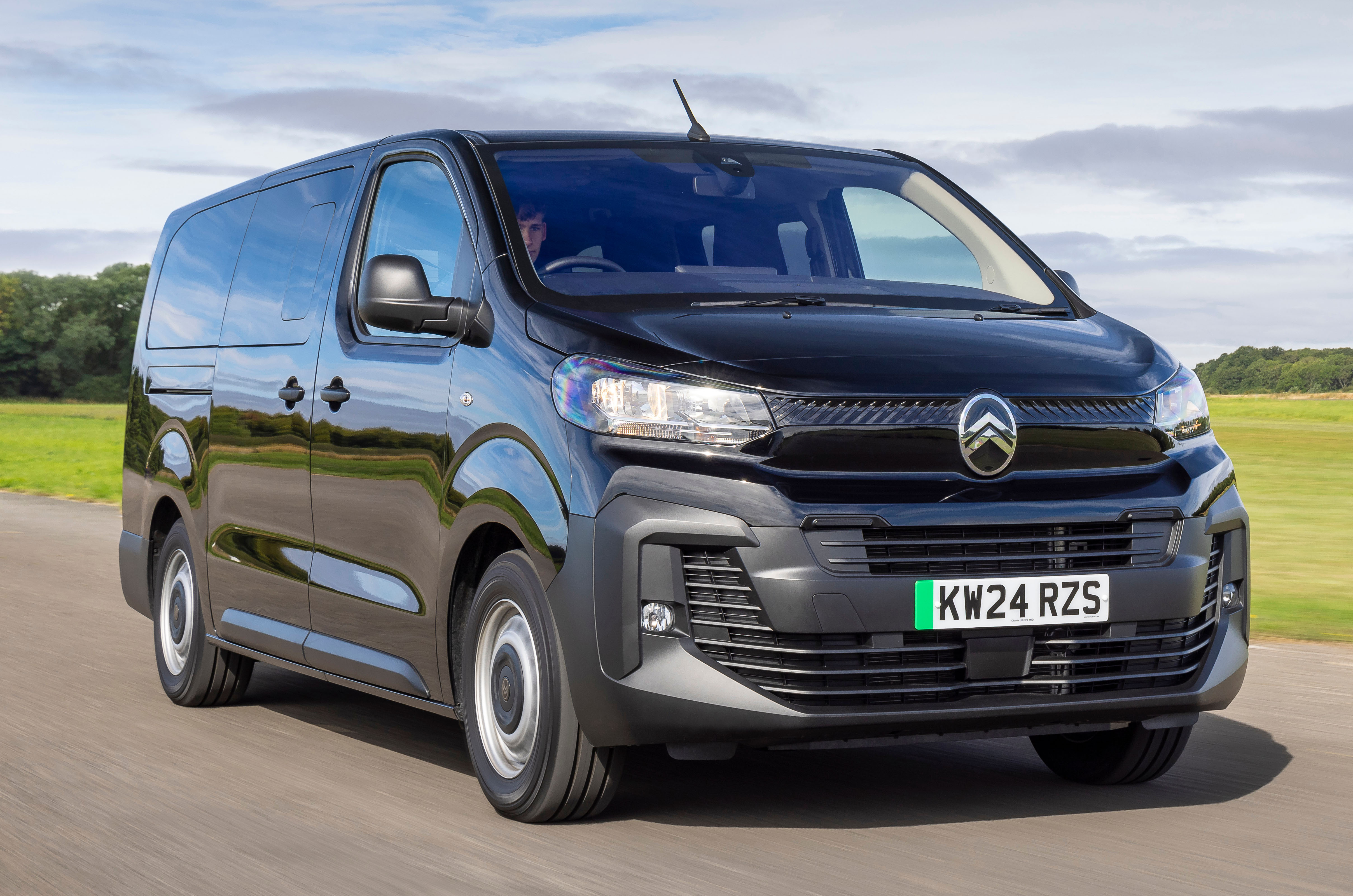 Citroën ë-Spacetourer front driving