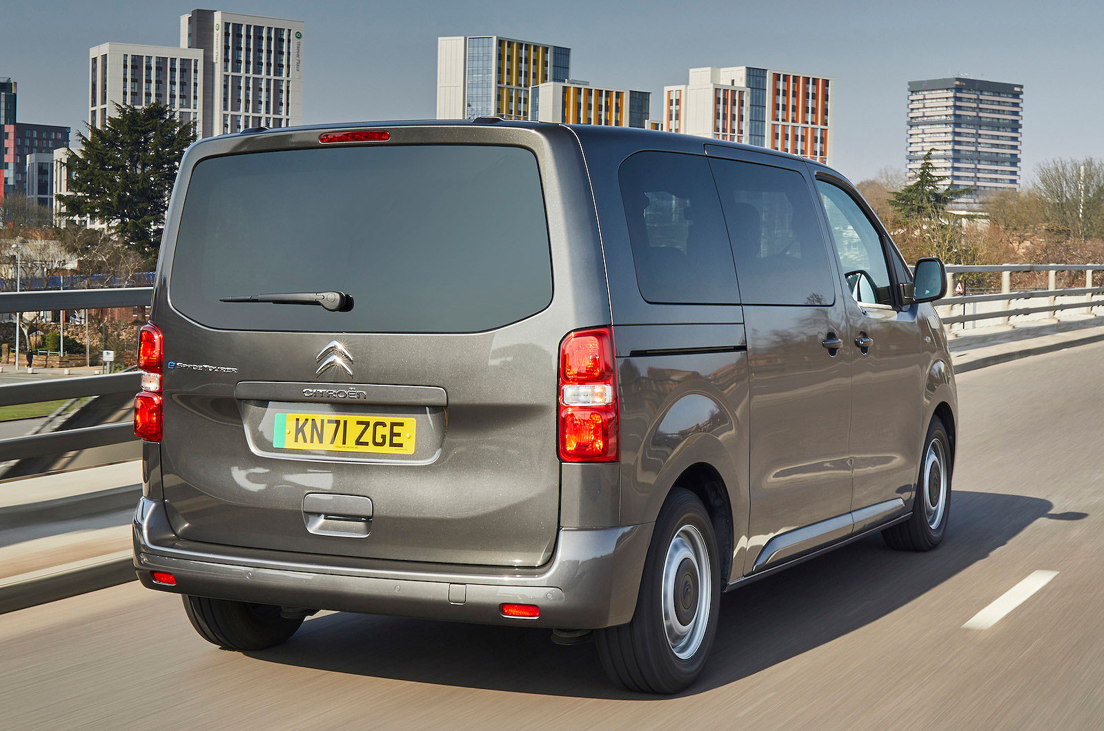 Citroen e-SpaceTourer rear right tracking