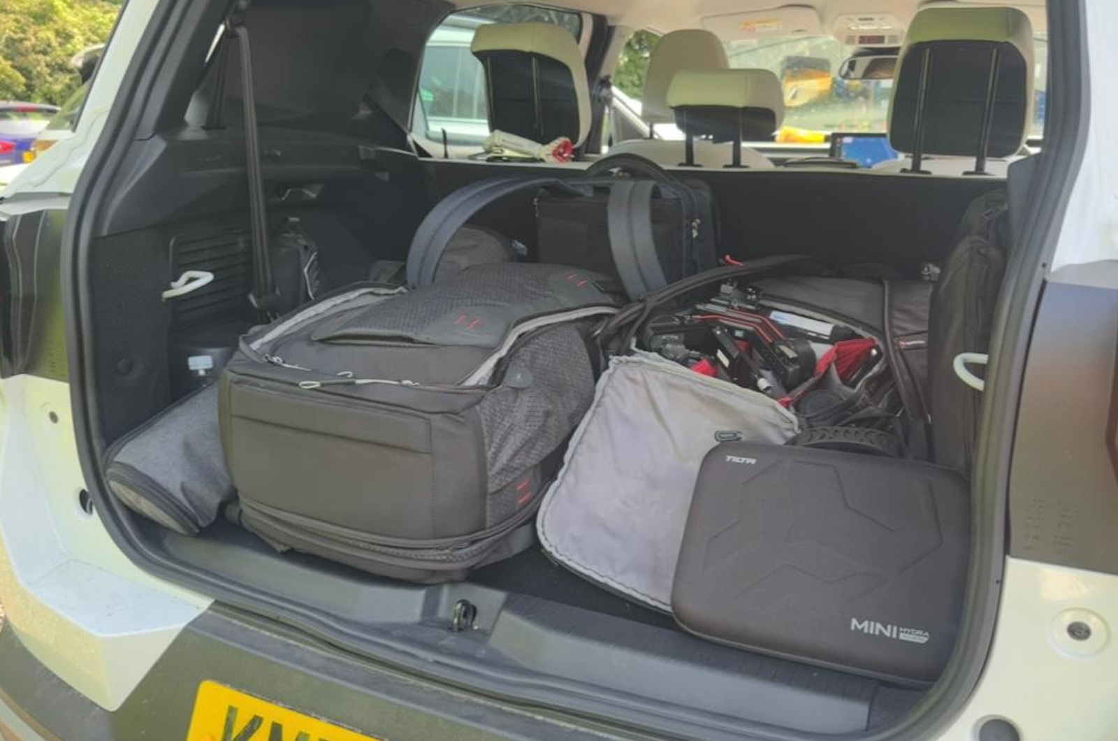 Citroën C3 Aircross boot with camera gear