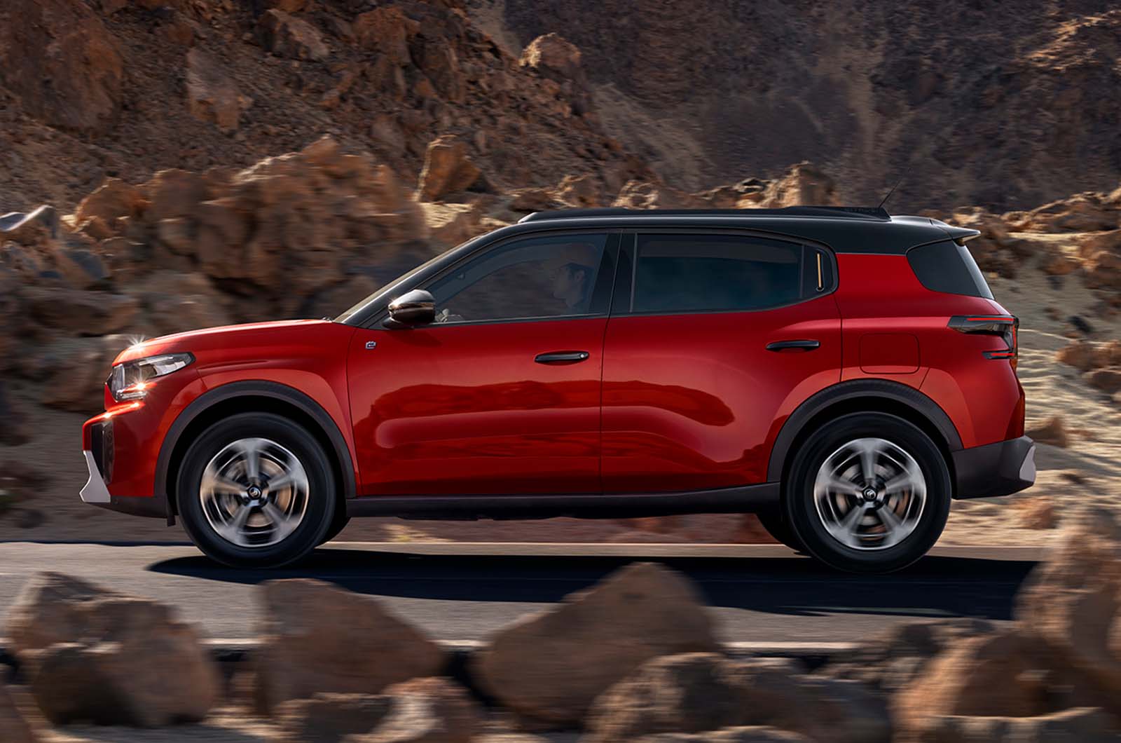 2024 Citroën C3 Aircross side driving