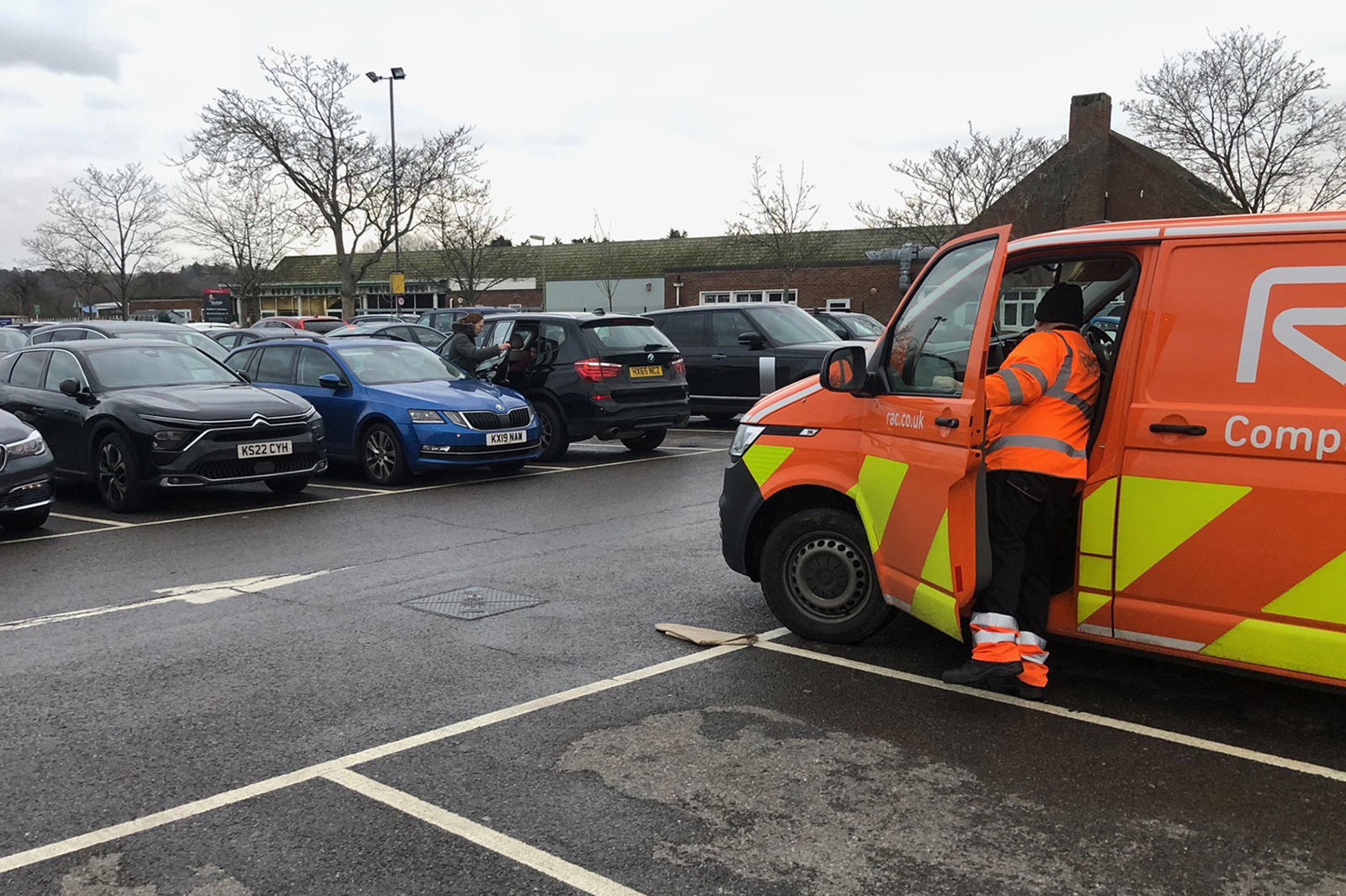Citroen C5 X with RAC van