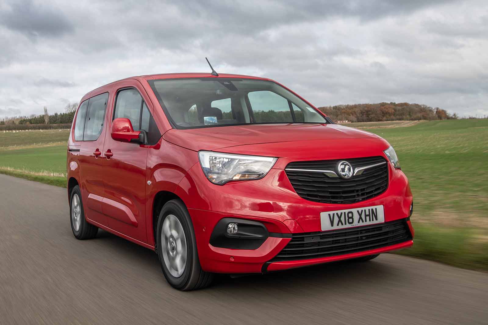 Vauxhall Combo Life 2018 tracking shot