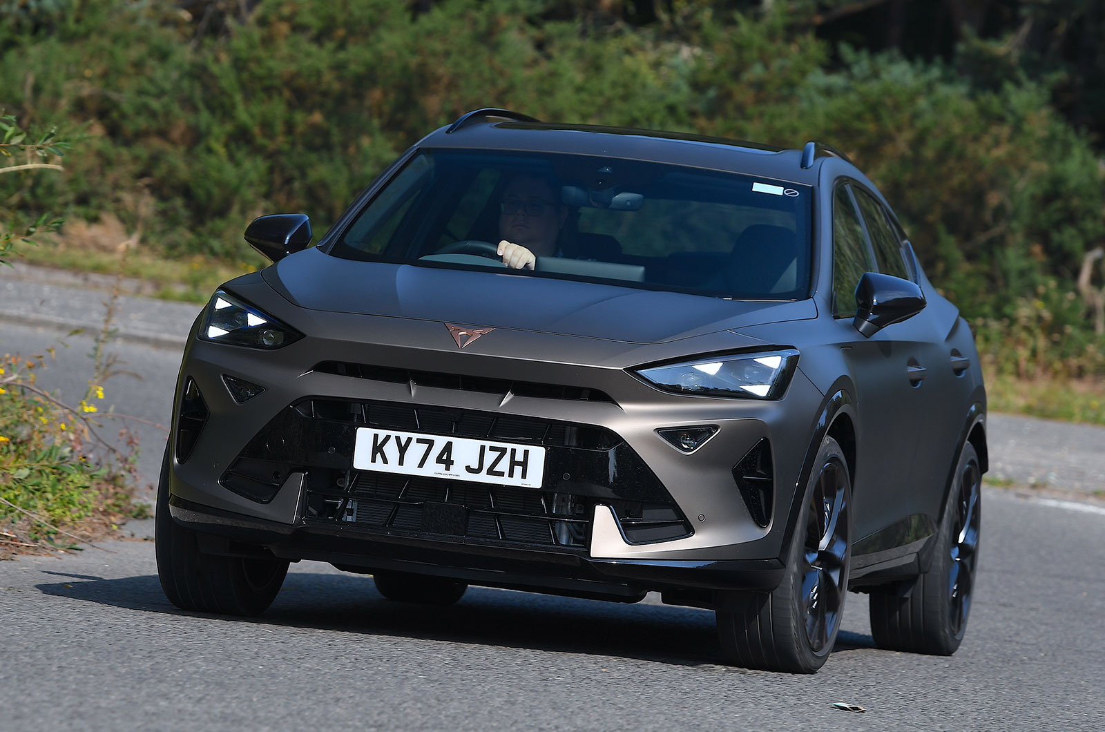 Cupra-formentor-driving-front