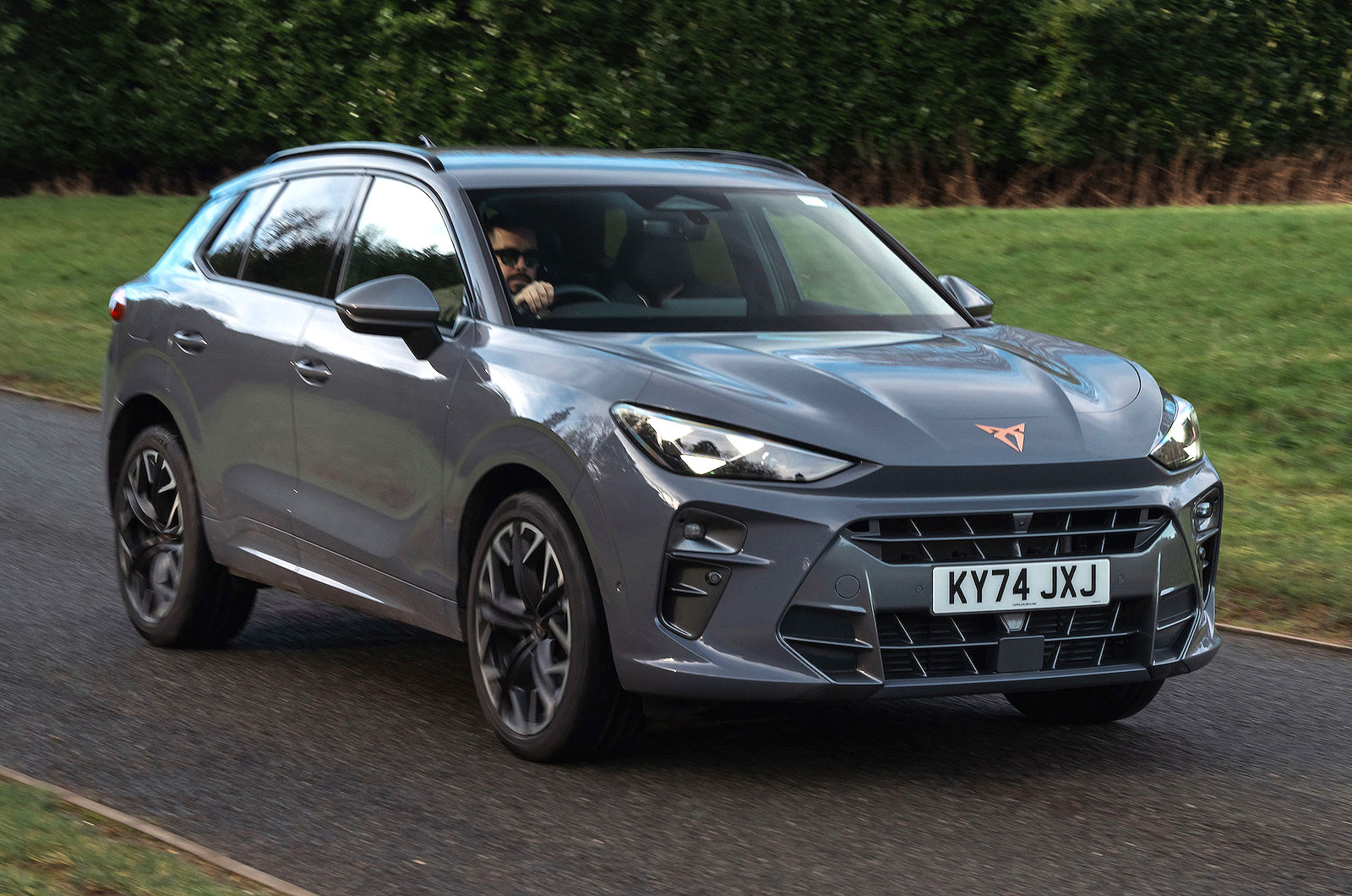 Cupra Terramar front right driving