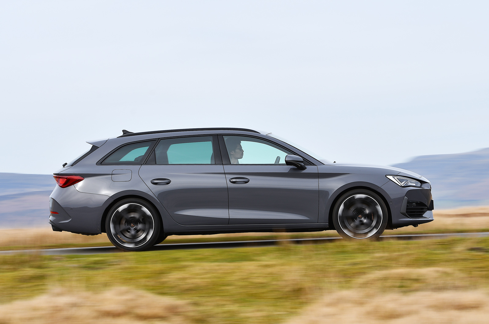 Cupra Leon Estate 2022 side